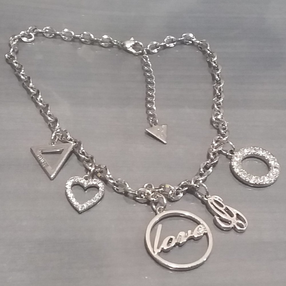 𝅺Guess Silver Toned Charm Necklace